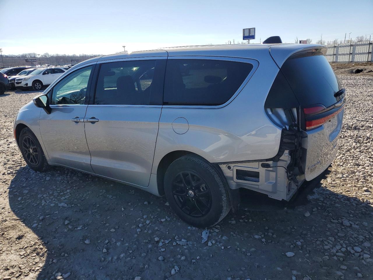 2023 CHRYSLER PACIFICA TOURING L photo 2