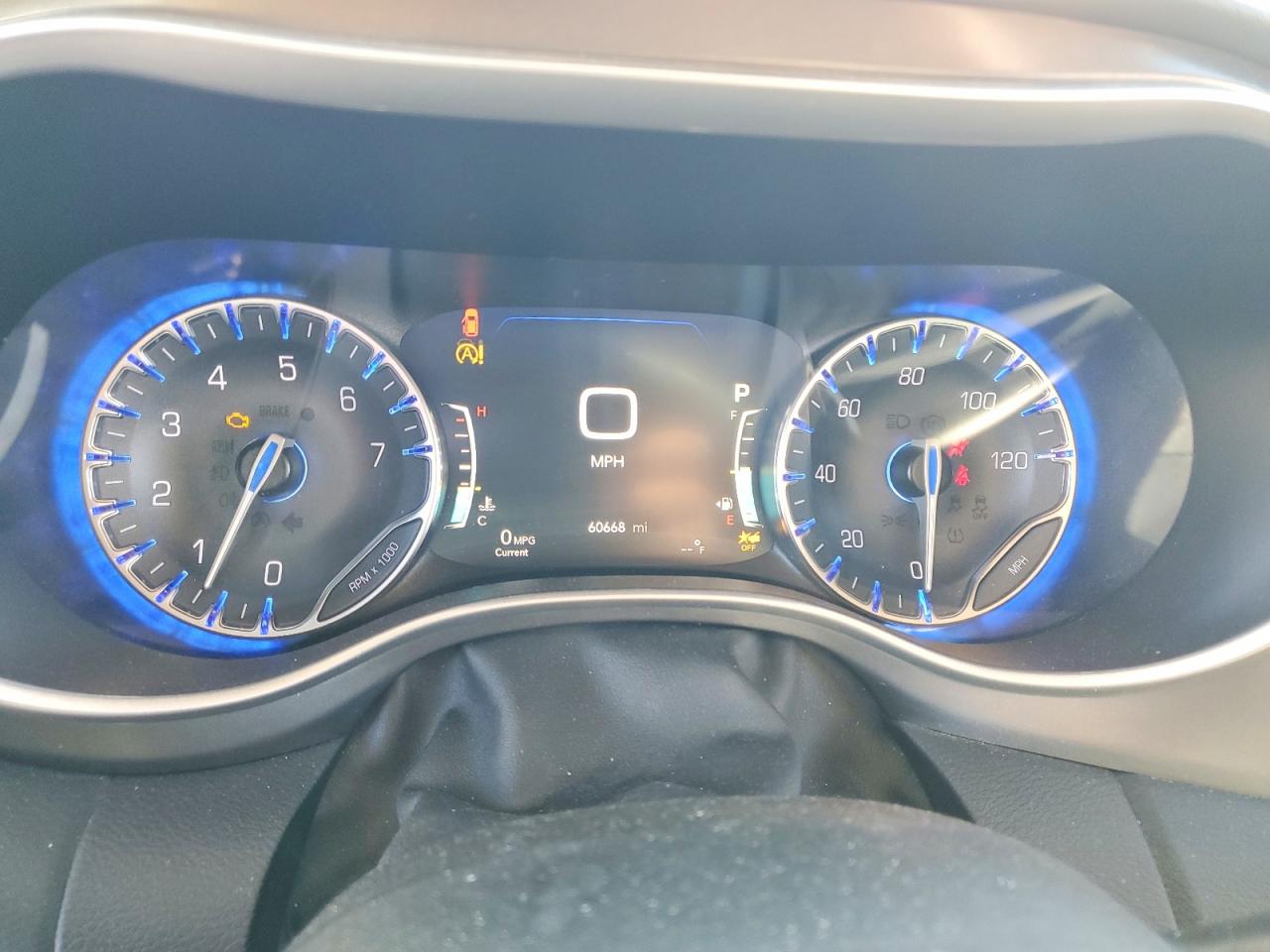 2023 CHRYSLER PACIFICA TOURING L photo 9