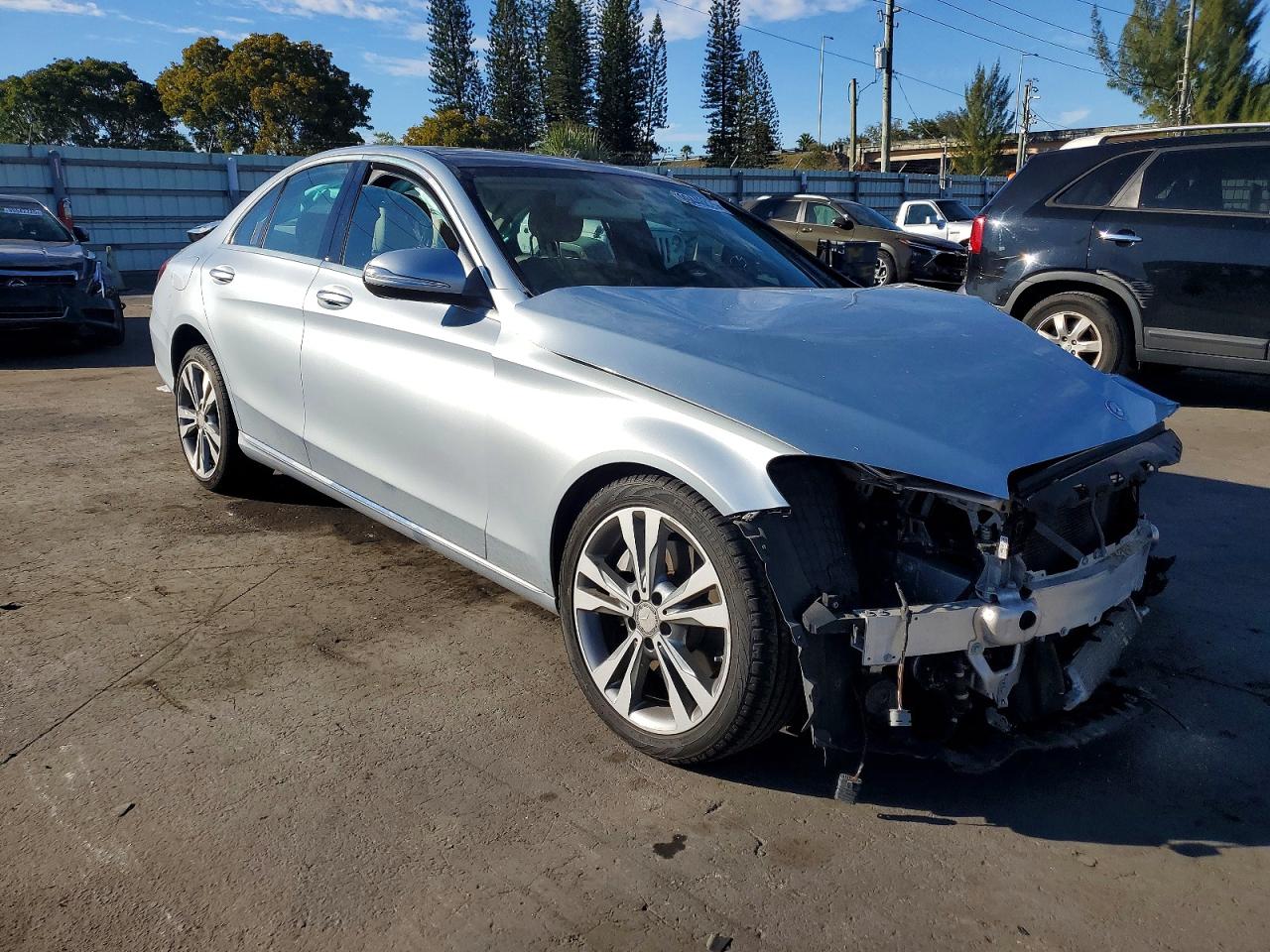 2015 MERCEDES-BENZ C 300 photo 10