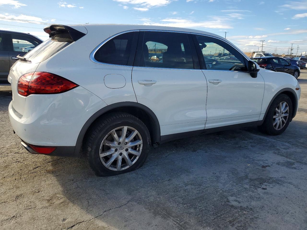 2013 PORSCHE CAYENNE photo 3