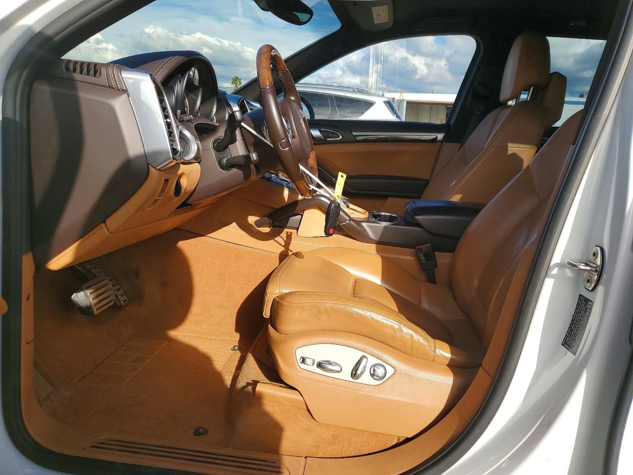 2013 PORSCHE CAYENNE photo 7