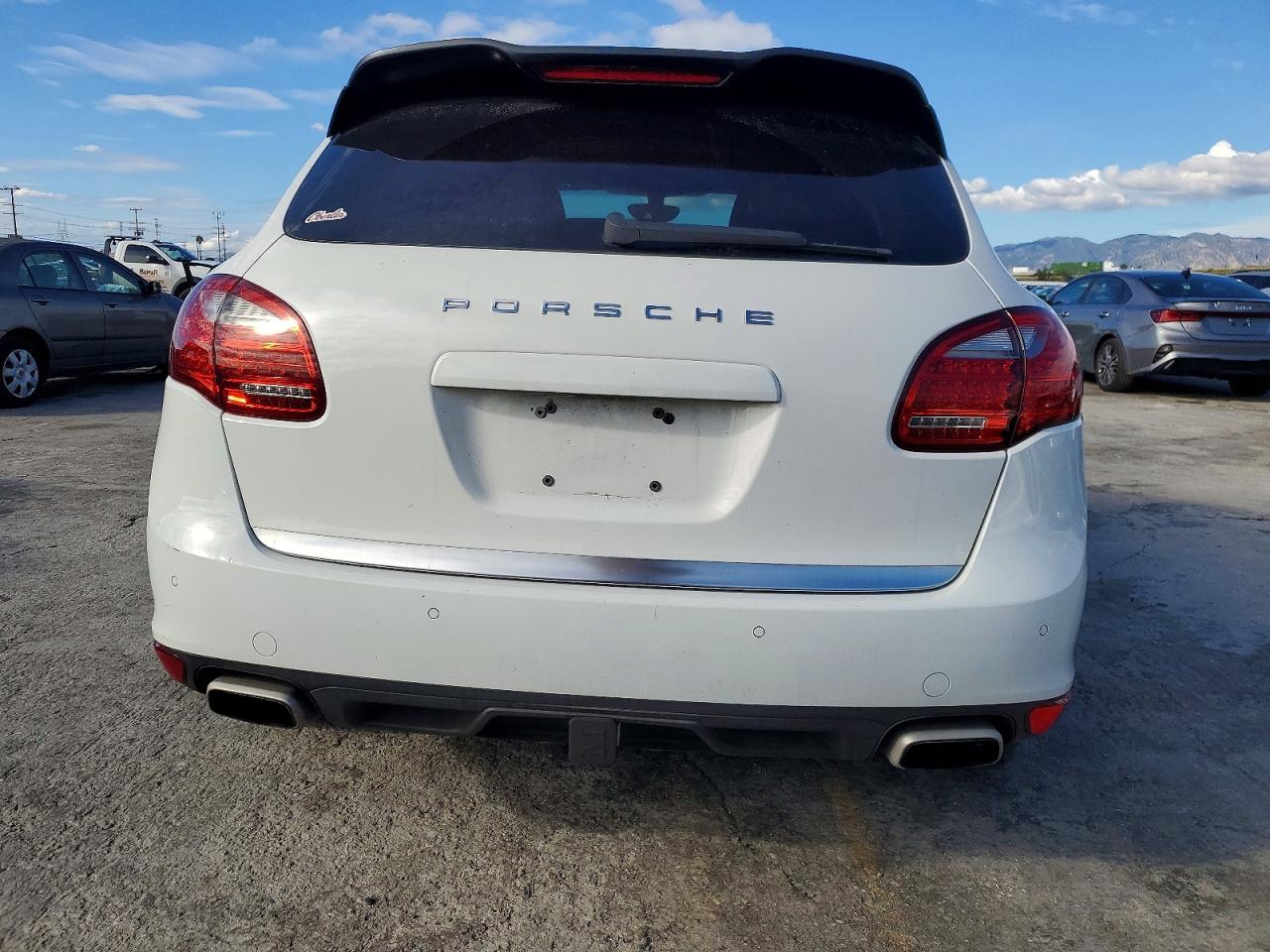 2013 PORSCHE CAYENNE photo 6