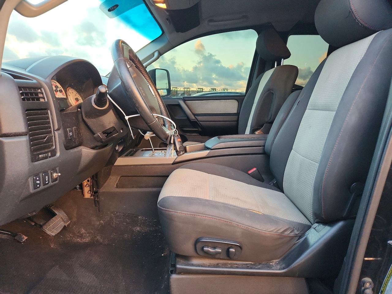 2012 NISSAN TITAN S photo 13