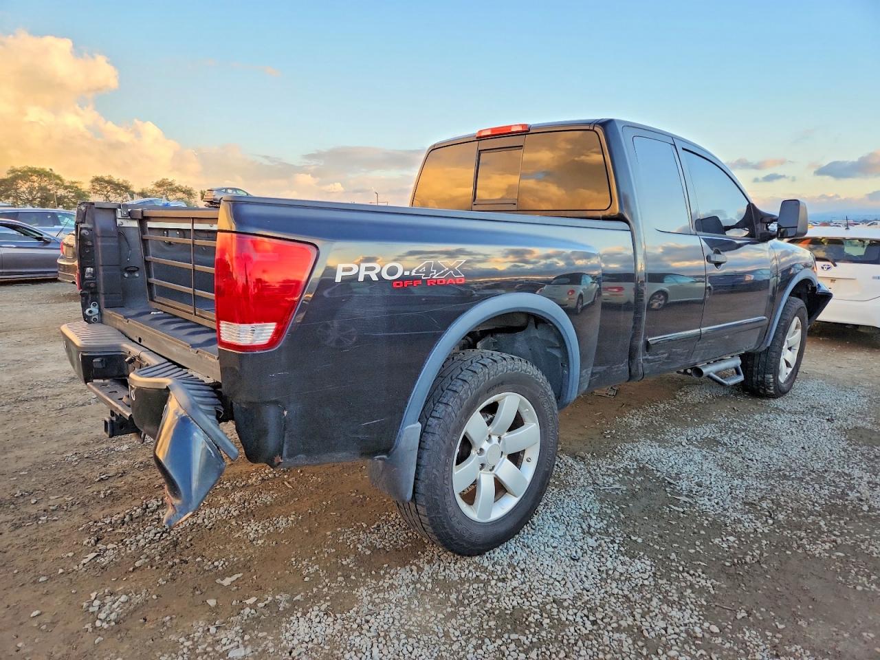 2012 NISSAN TITAN S photo 5