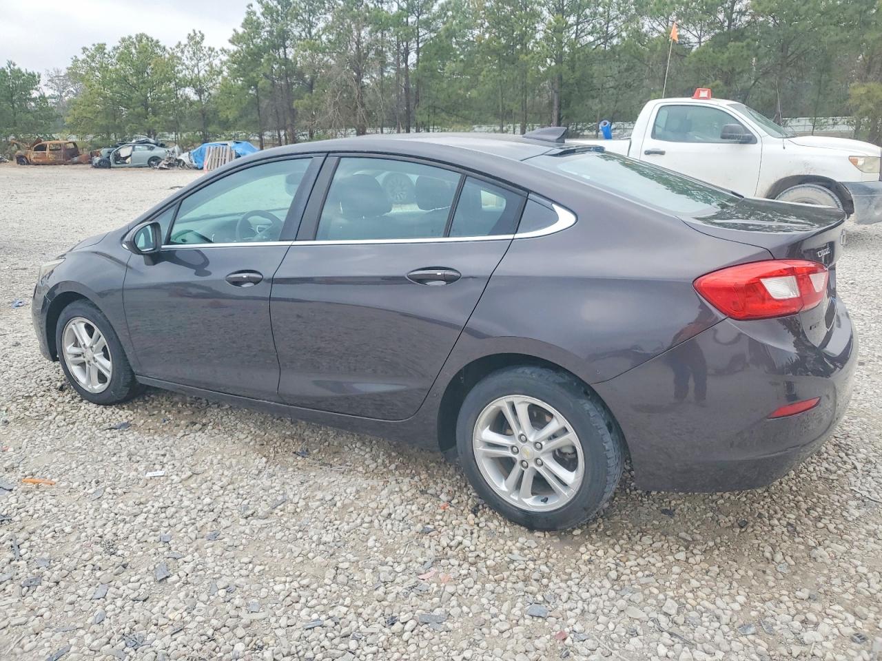 2017 CHEVROLET CRUZE LT photo 2