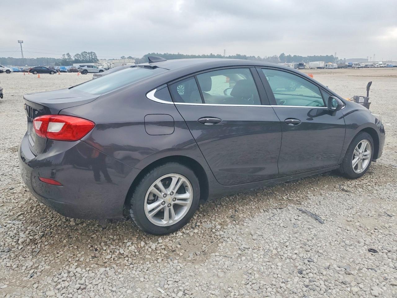 2017 CHEVROLET CRUZE LT photo 3