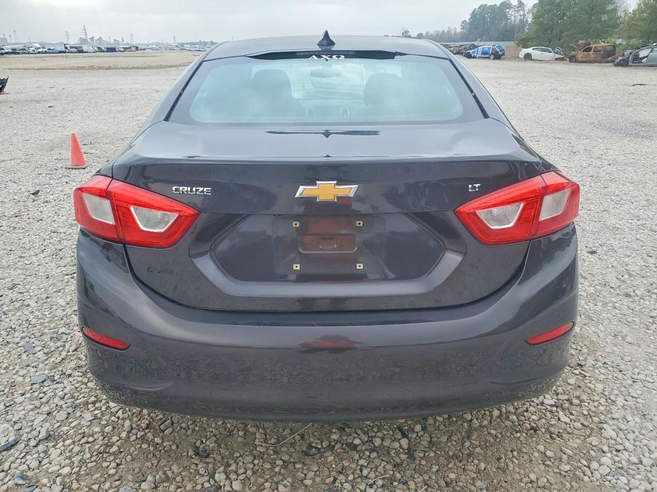 2017 CHEVROLET CRUZE LT photo 6