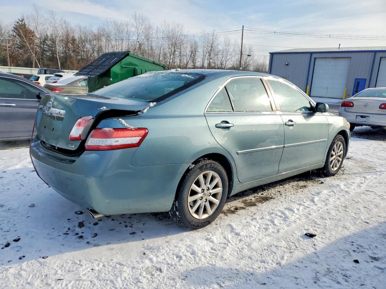 2010 TOYOTA CAMRY SE photo 3
