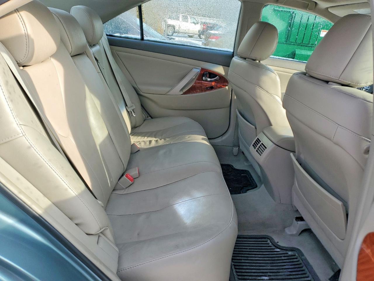 2010 TOYOTA CAMRY SE photo 10