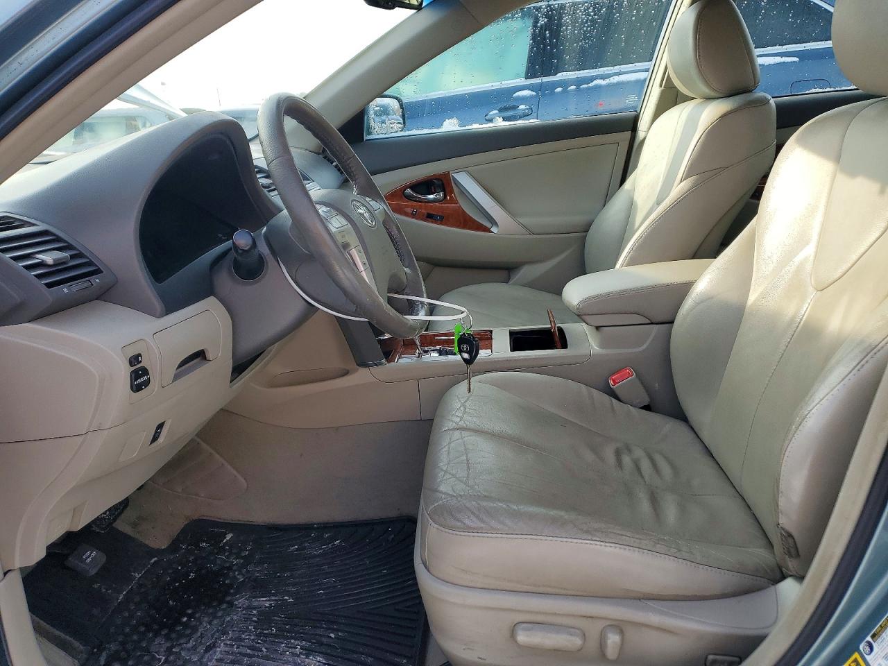 2010 TOYOTA CAMRY SE photo 7
