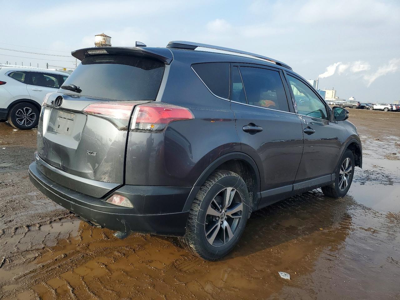2017 TOYOTA RAV4 XLE photo 3