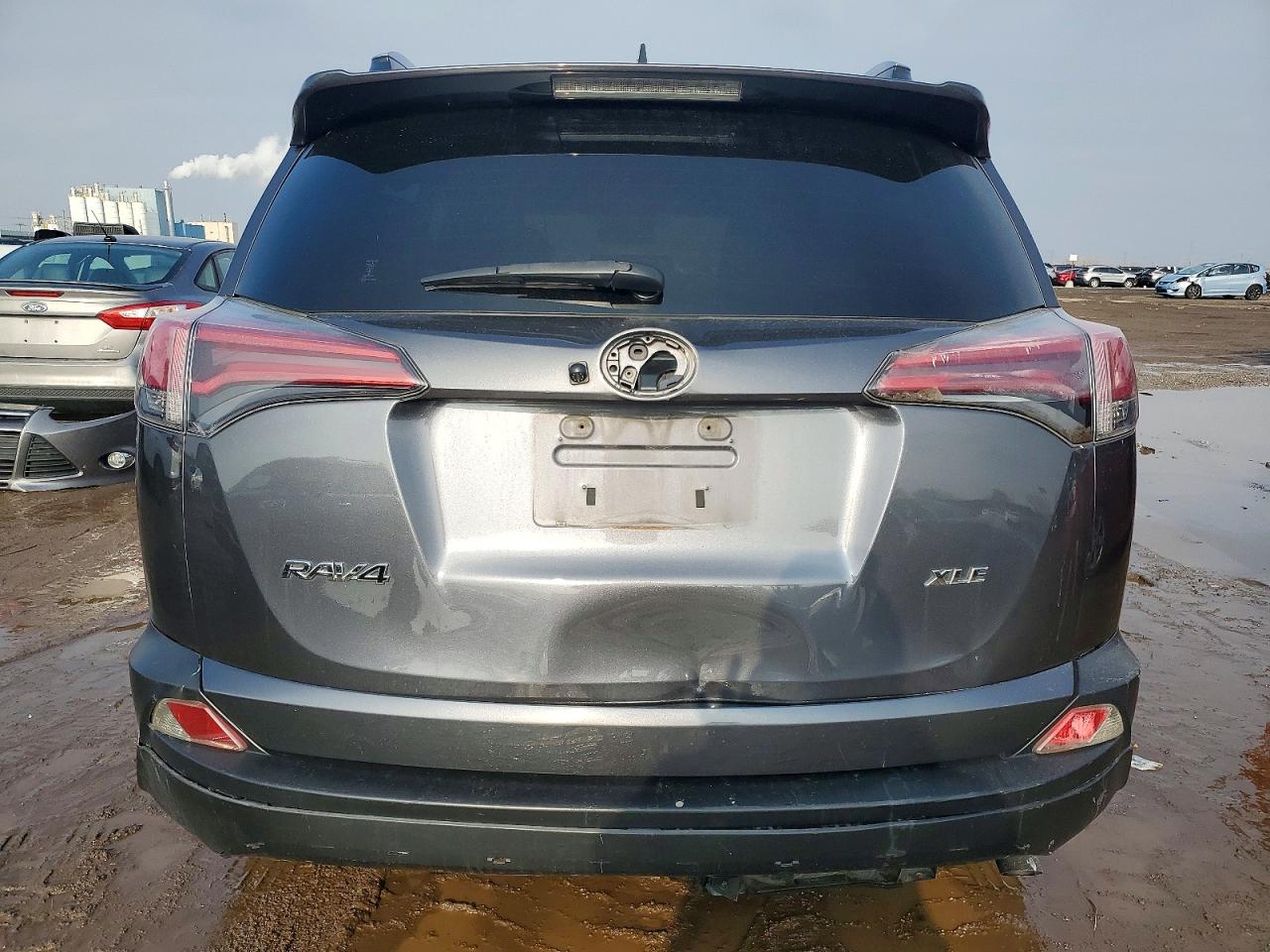 2017 TOYOTA RAV4 XLE photo 6
