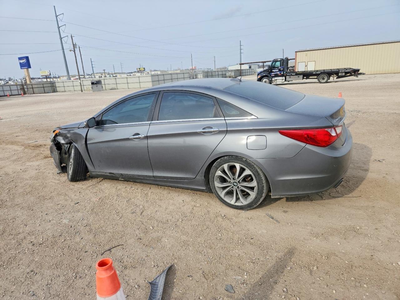 2013 HYUNDAI SONATA SE photo 2
