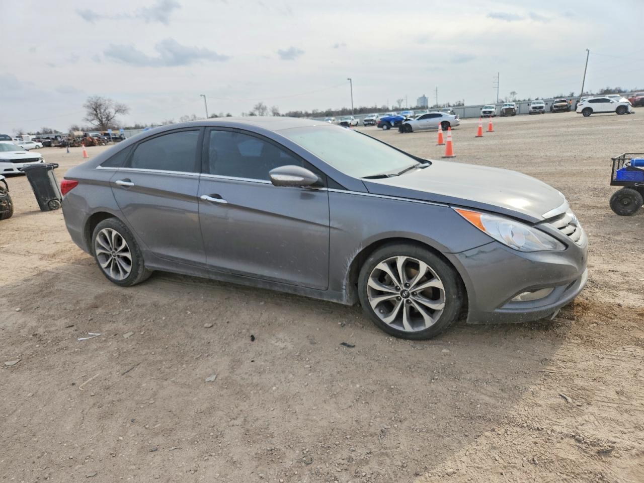 2013 HYUNDAI SONATA SE photo 4