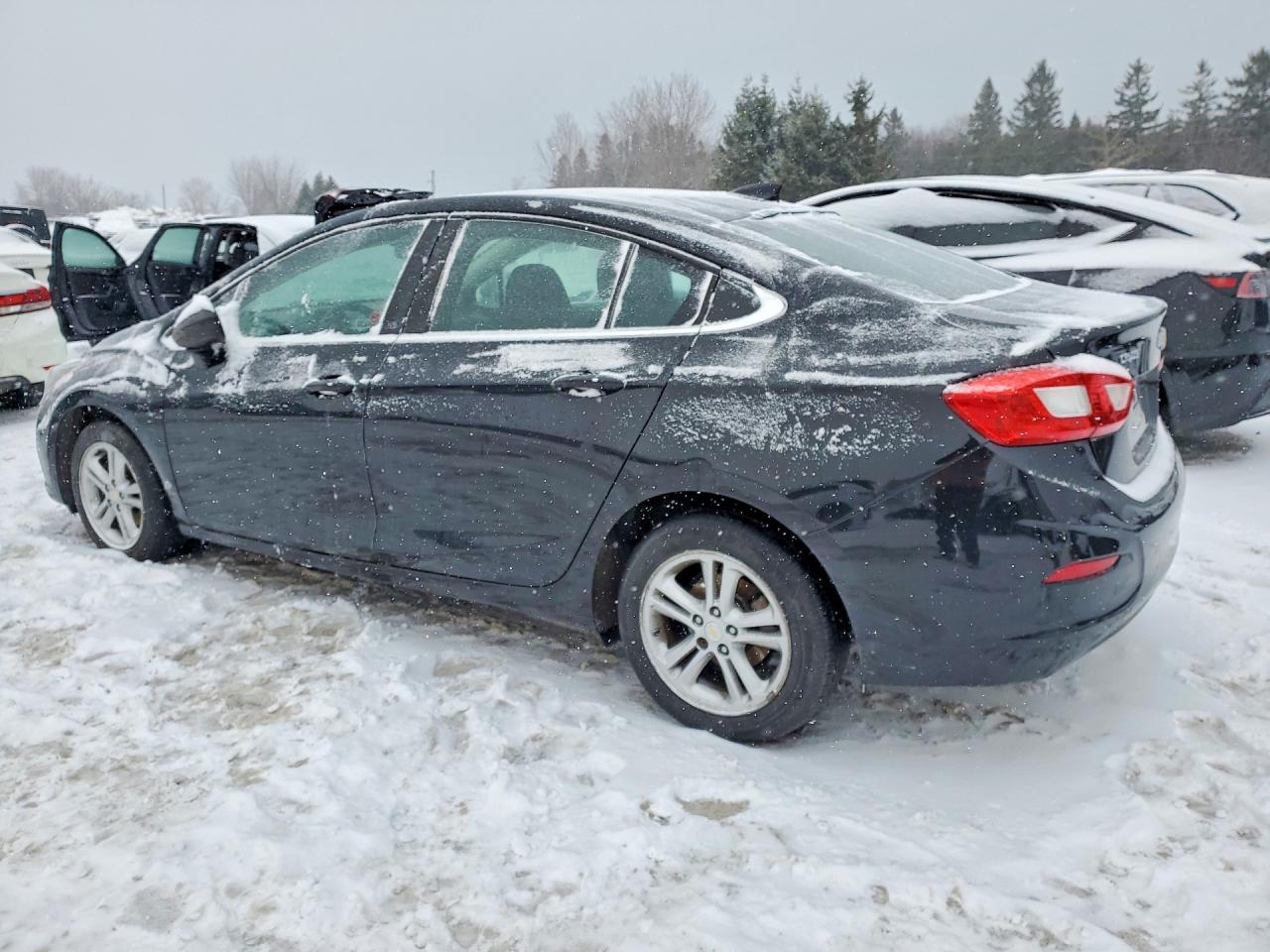2016 CHEVROLET CRUZE LT photo 2