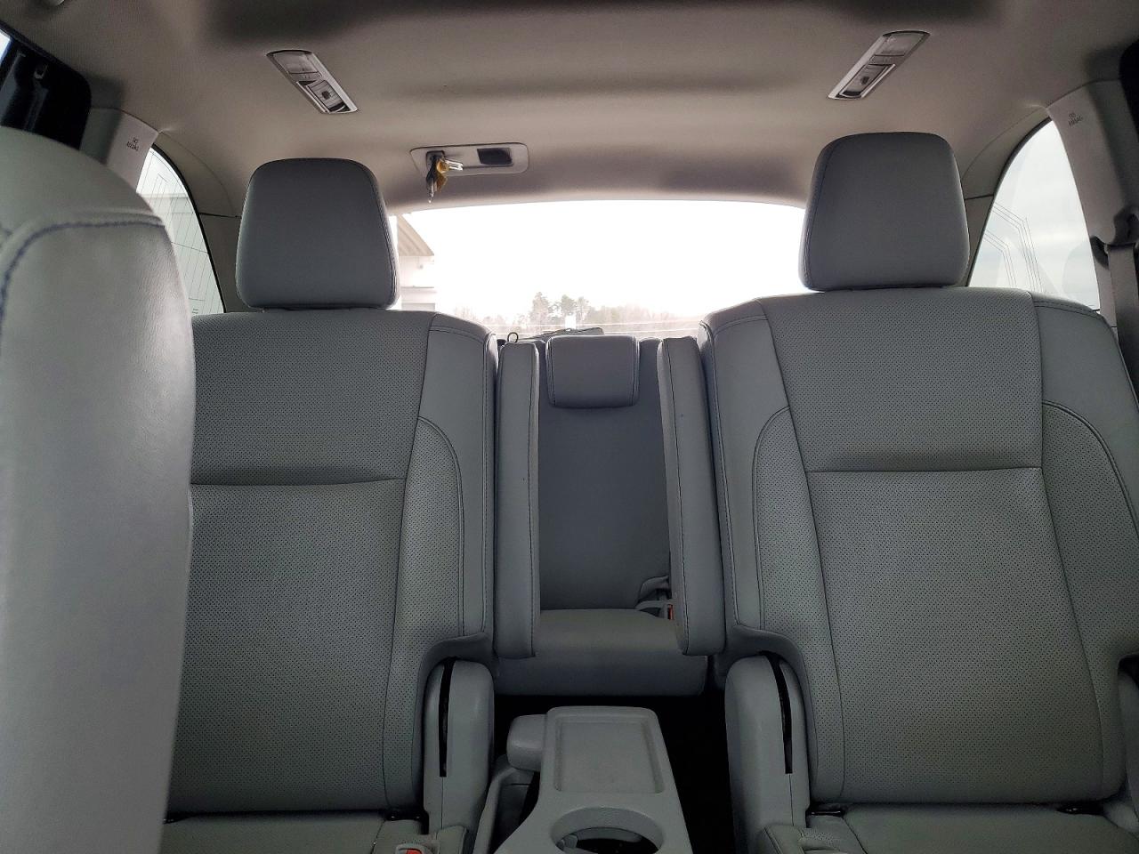 2017 TOYOTA HIGHLANDER LIMITED photo 10