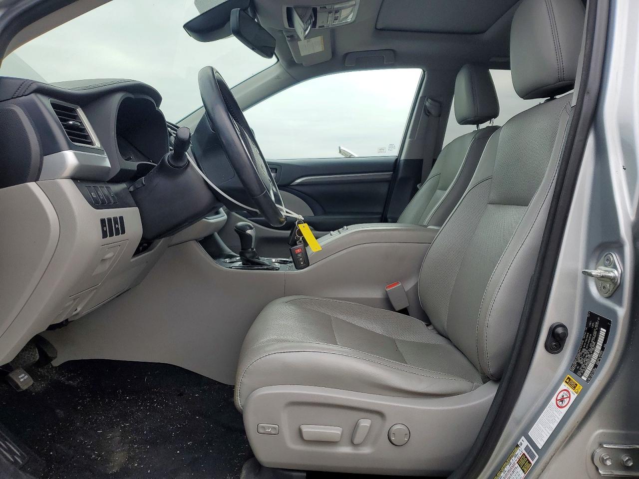 2017 TOYOTA HIGHLANDER LIMITED photo 7