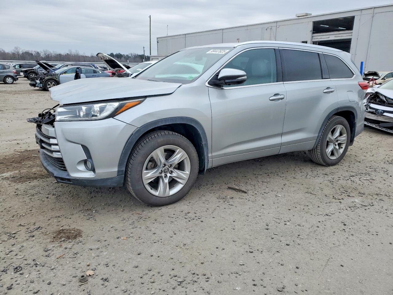 2017 TOYOTA HIGHLANDER