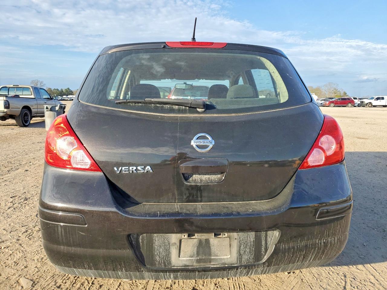 2011 NISSAN VERSA S photo 6