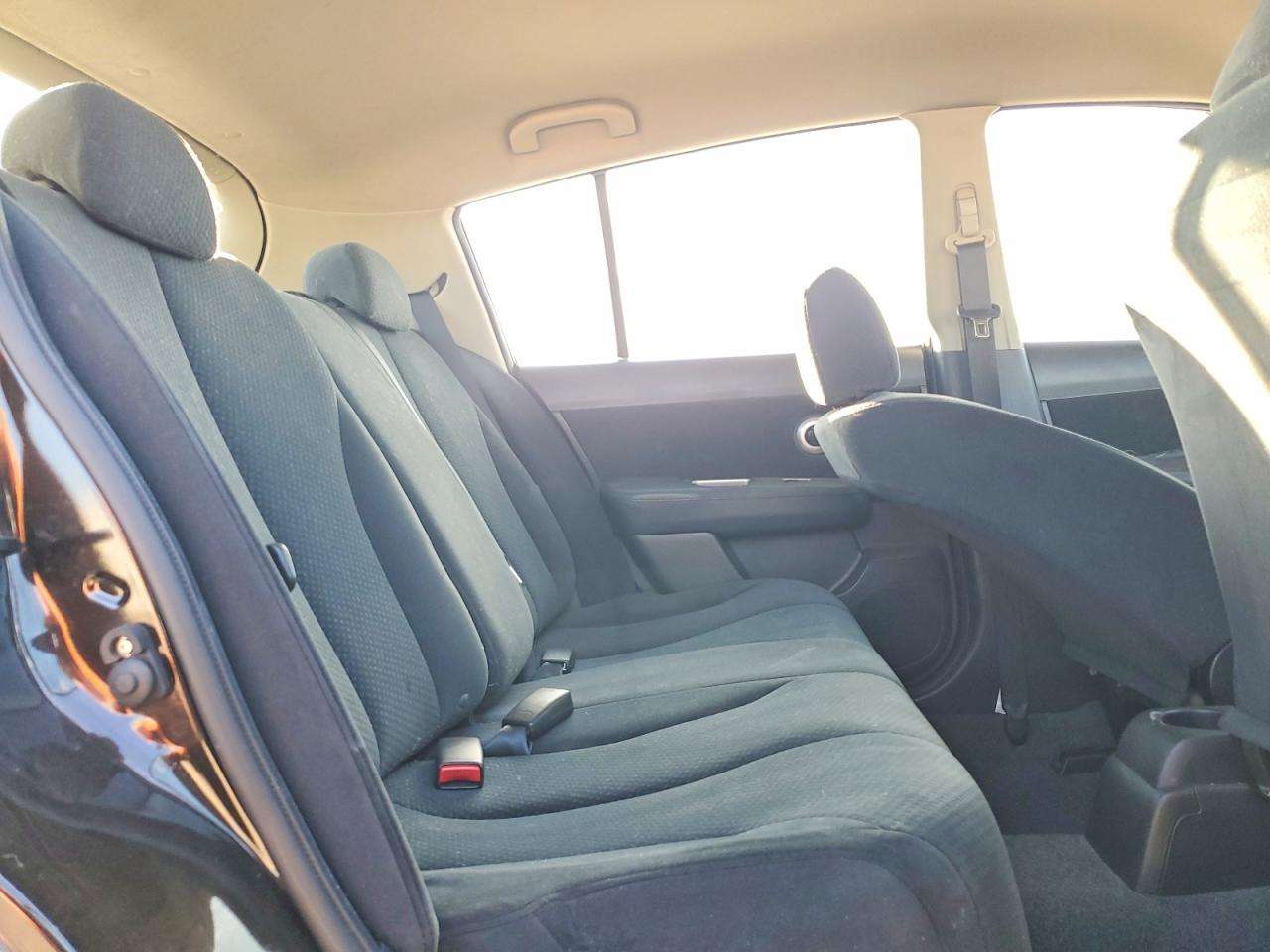 2011 NISSAN VERSA S photo 10