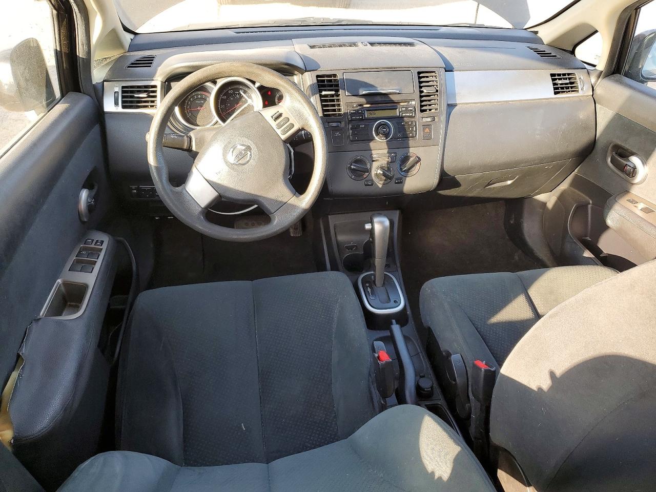 2011 NISSAN VERSA S photo 8