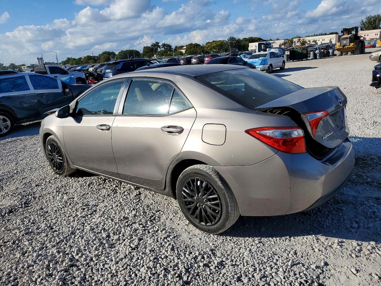 2015 TOYOTA COROLLA LE photo 2