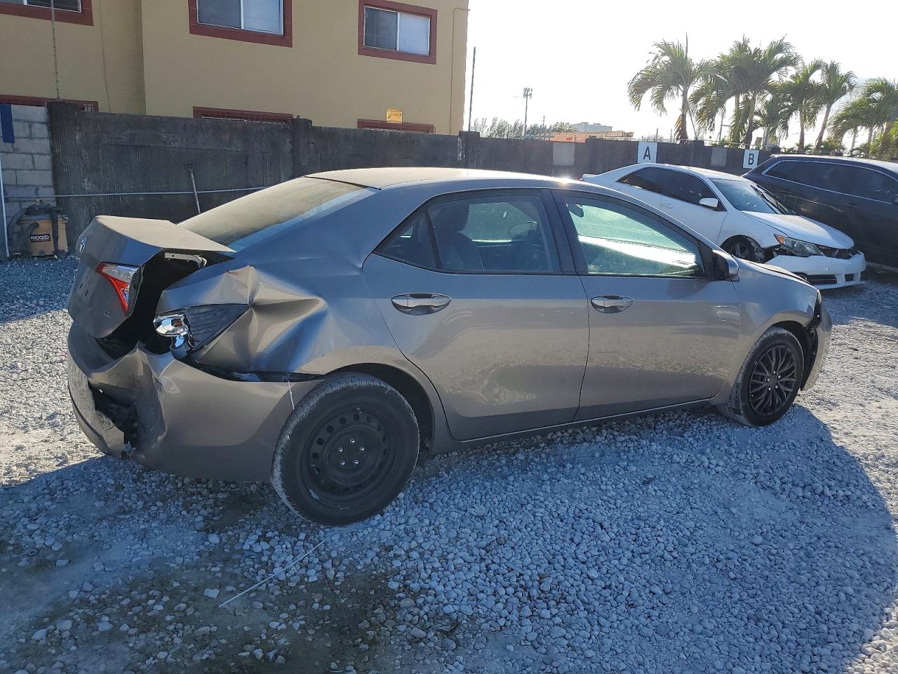 2015 TOYOTA COROLLA LE photo 3