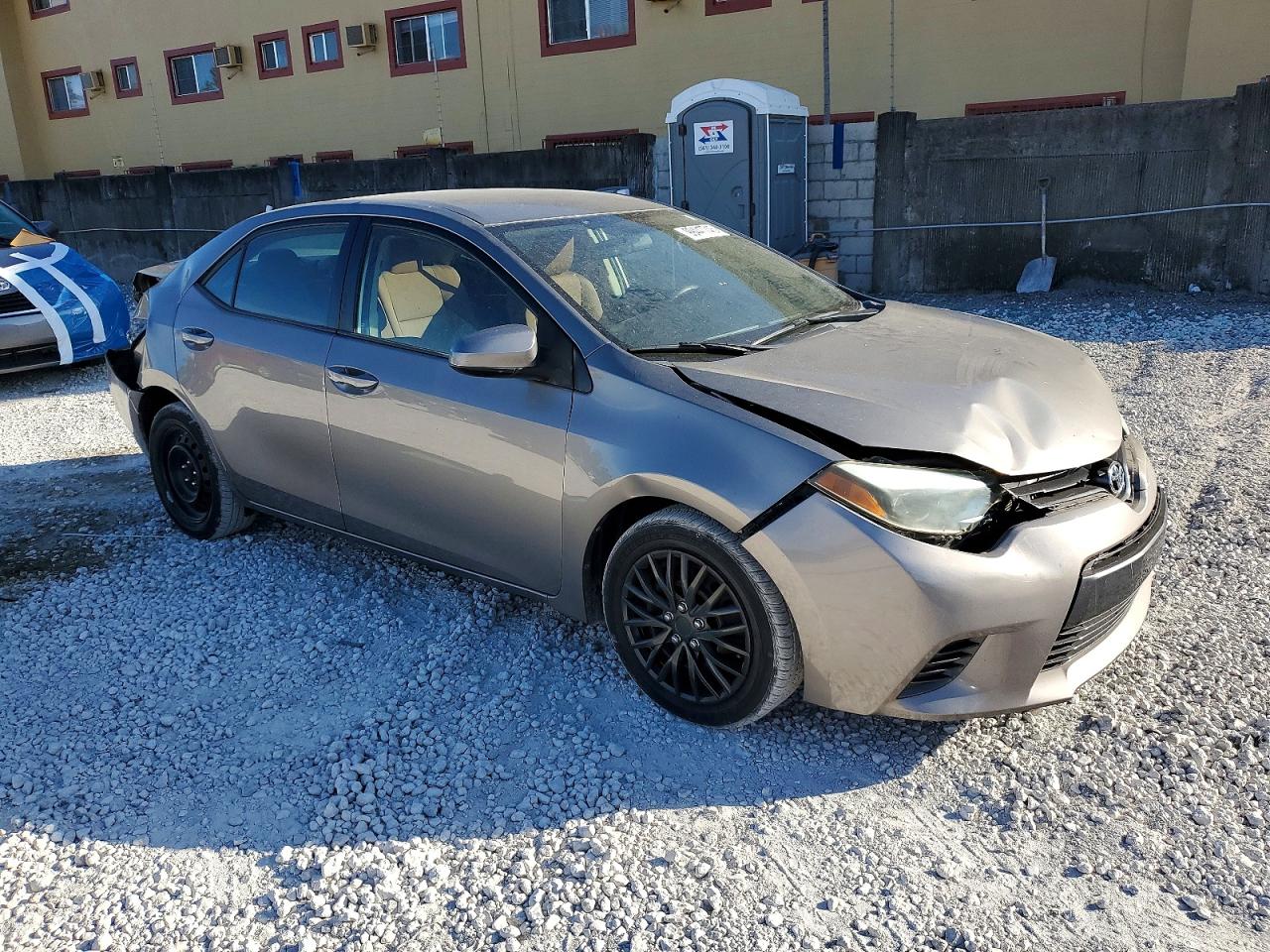 2015 TOYOTA COROLLA LE photo 4