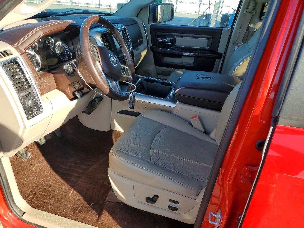 2016 RAM 1500 LARAMIE photo 7