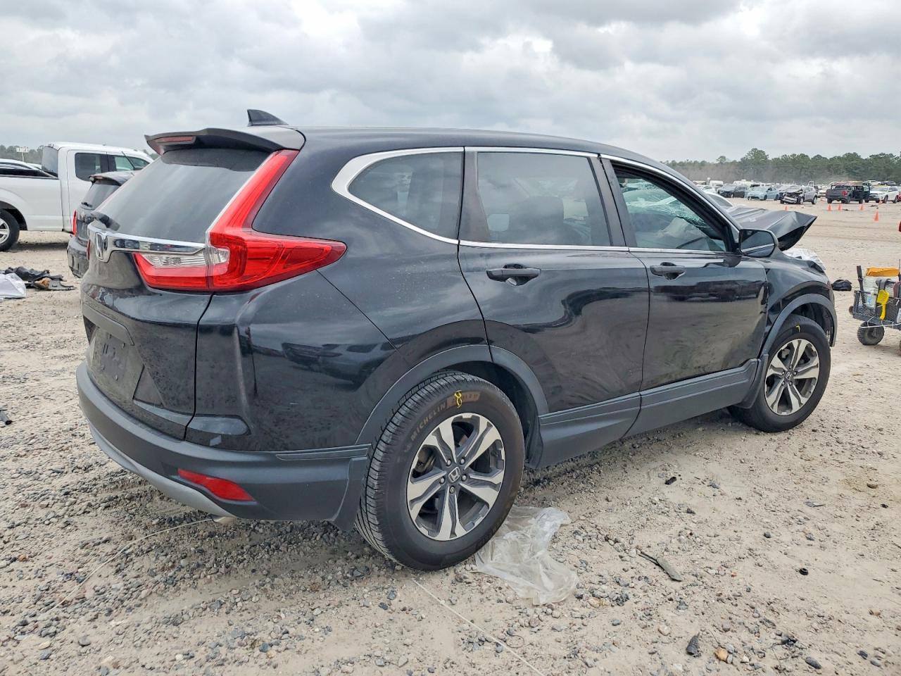 2017 HONDA CR-V LX photo 3