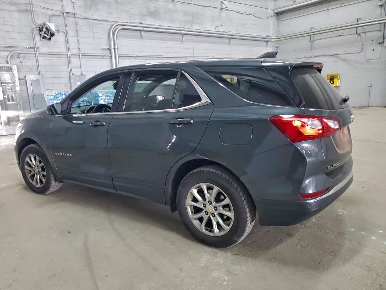 2020 CHEVROLET EQUINOX LT photo 2