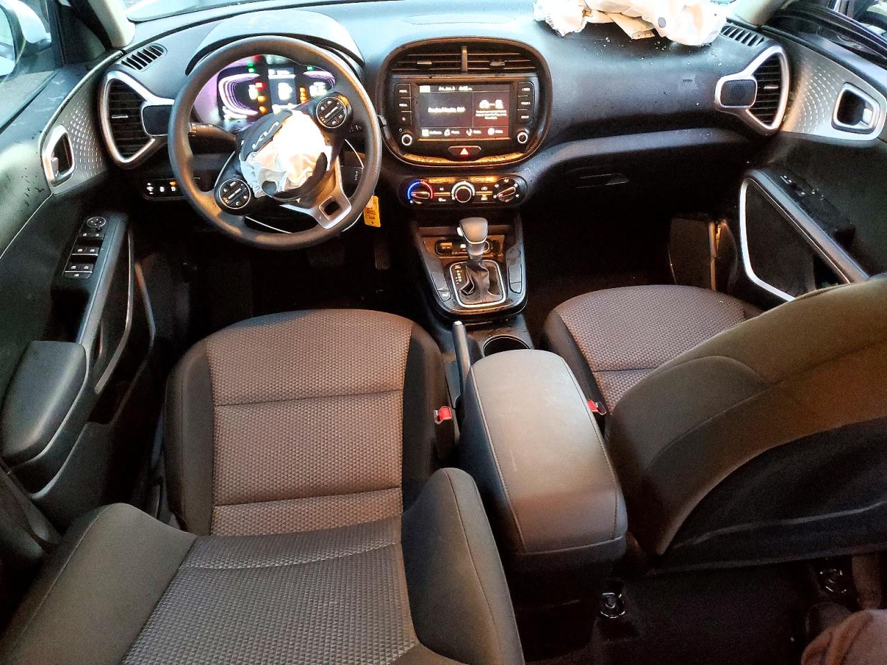 2025 KIA SOUL LX photo 8