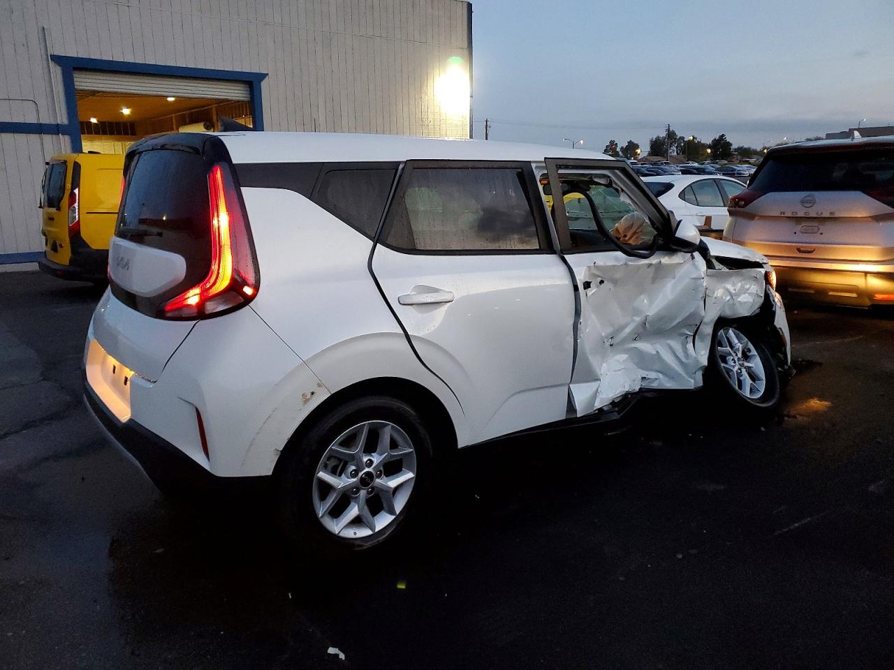 2025 KIA SOUL LX photo 3