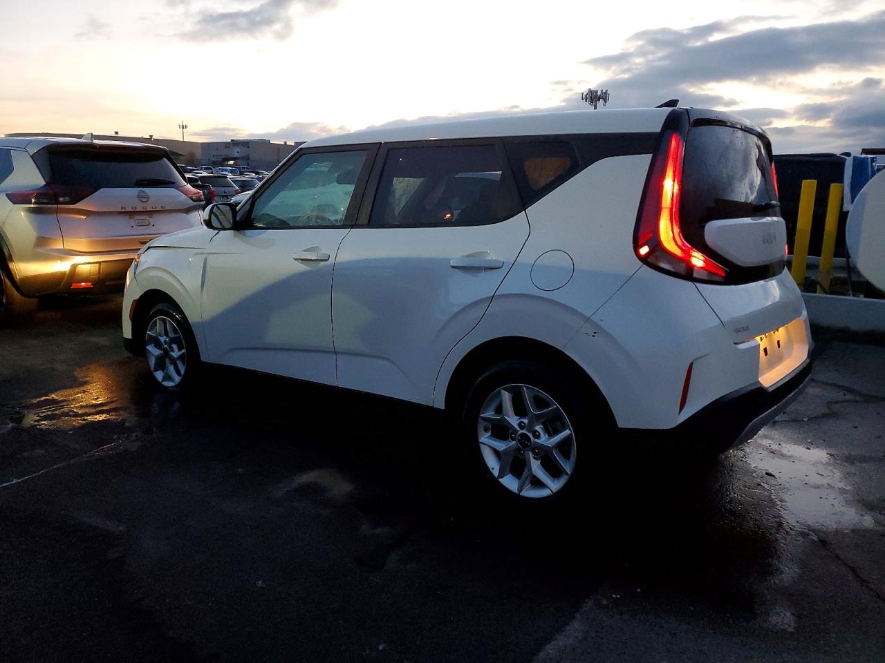 2025 KIA SOUL LX photo 2