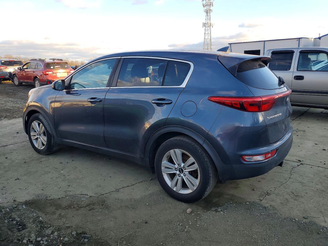 2018 KIA SPORTAGE LX photo 2
