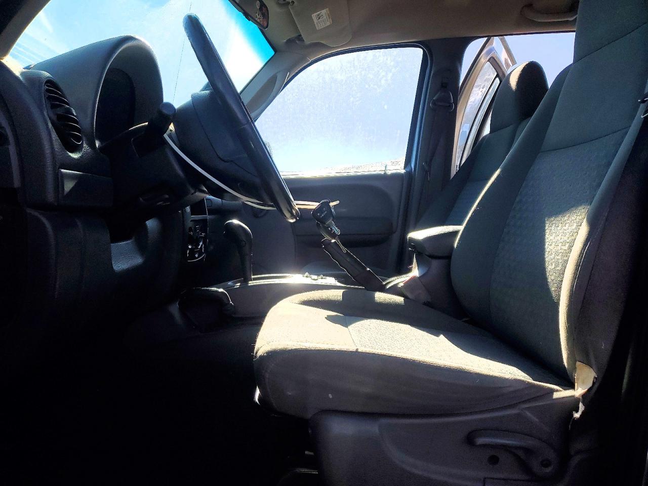 2005 JEEP LIBERTY SPORT photo 7