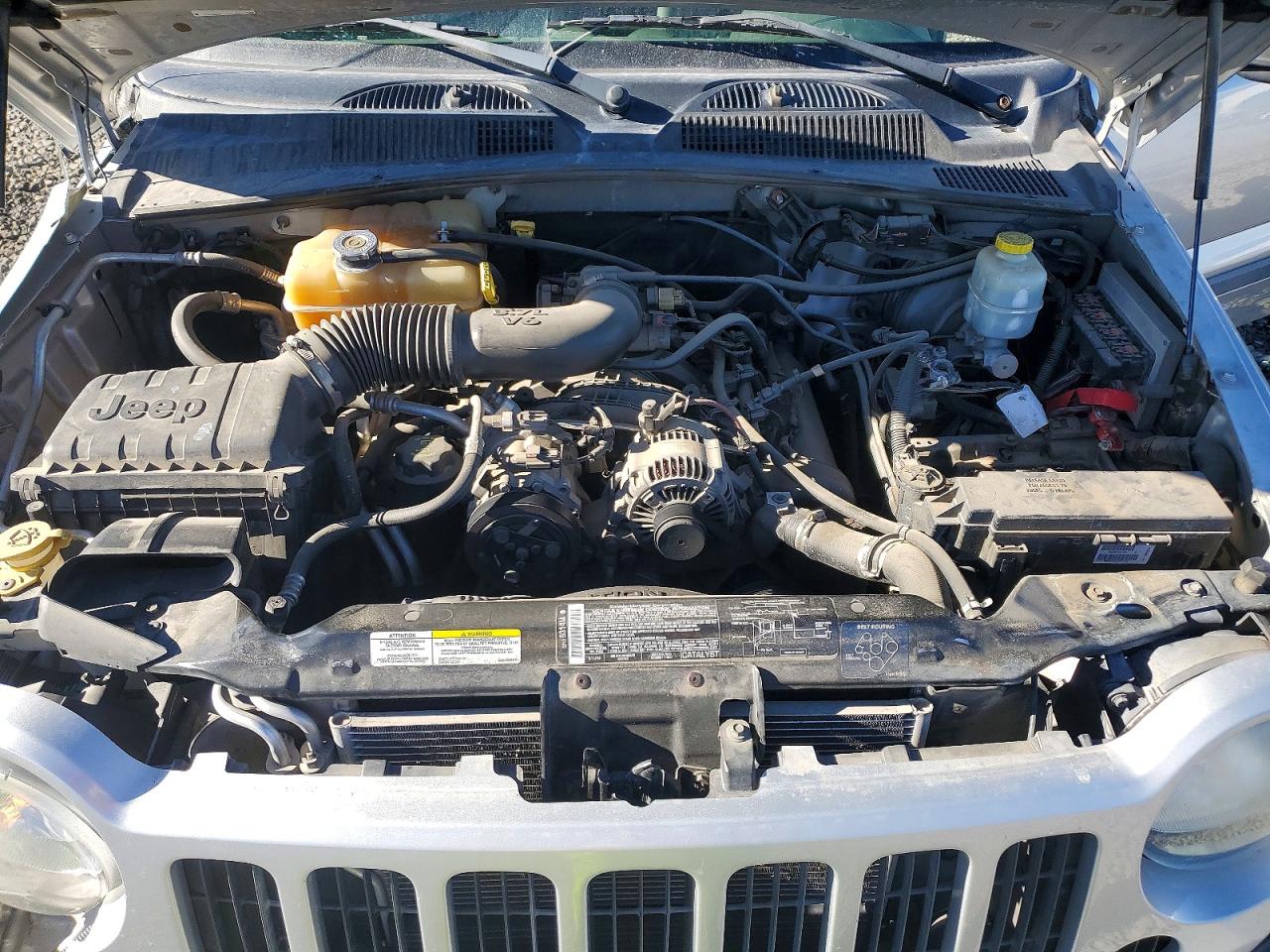 2005 JEEP LIBERTY SPORT photo 12