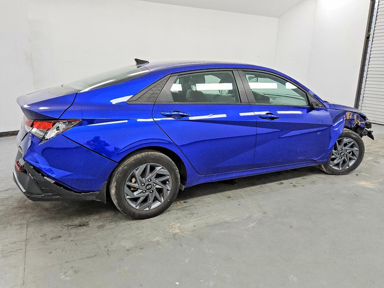 2024 HYUNDAI ELANTRA SEL photo 3