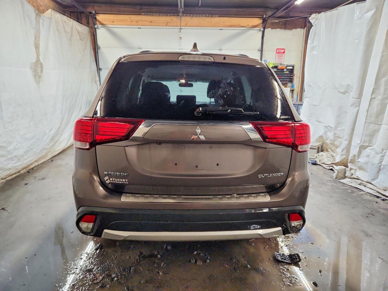 2017 MITSUBISHI OUTLANDER ES photo 6