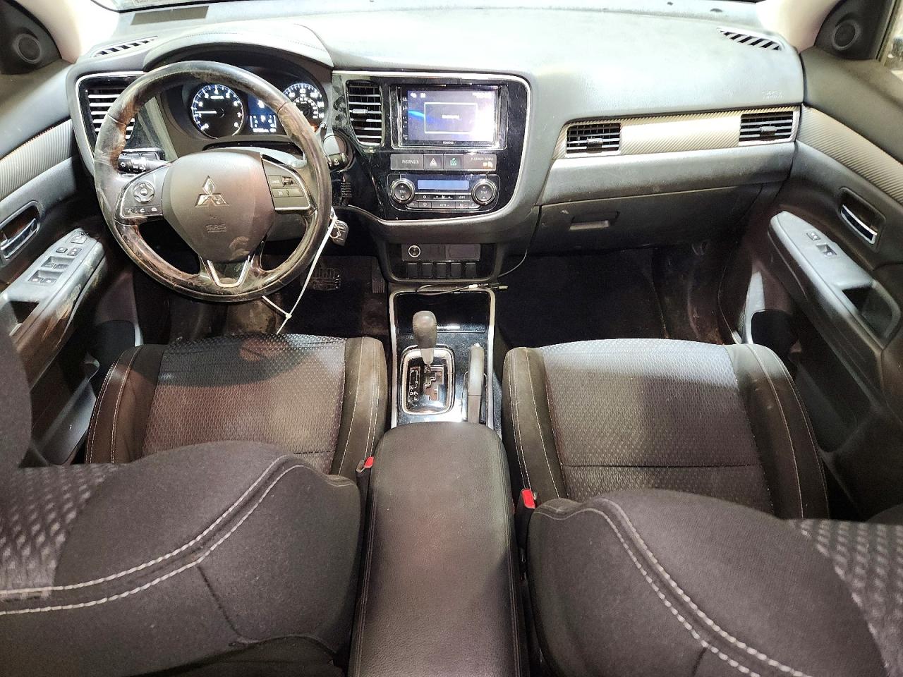 2017 MITSUBISHI OUTLANDER ES photo 8