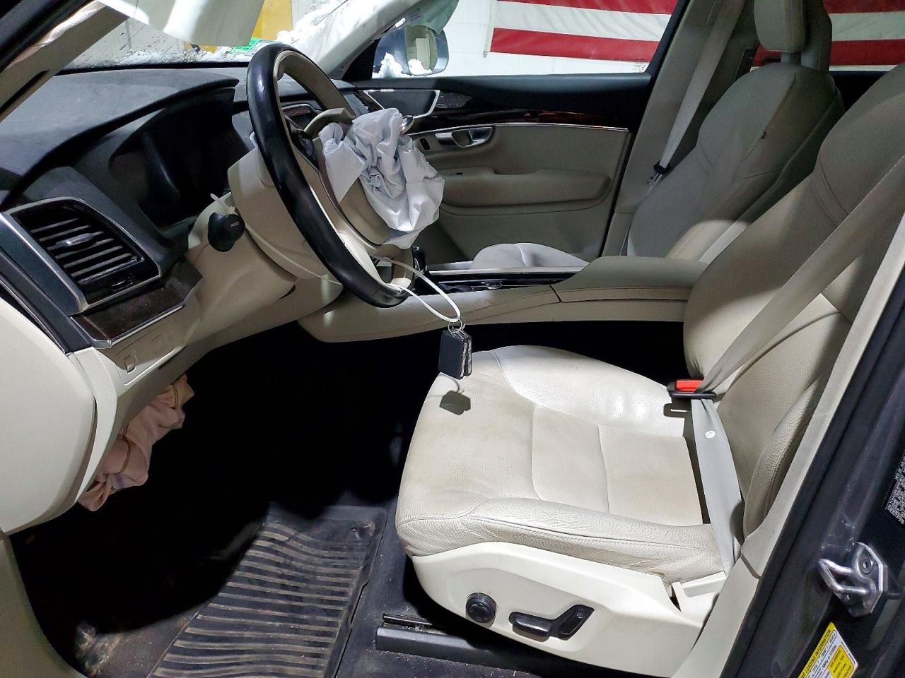 2017 VOLVO XC90 T6 photo 7