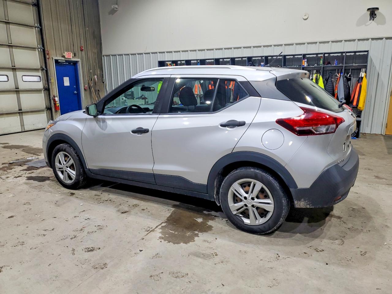 2019 NISSAN KICKS S photo 2