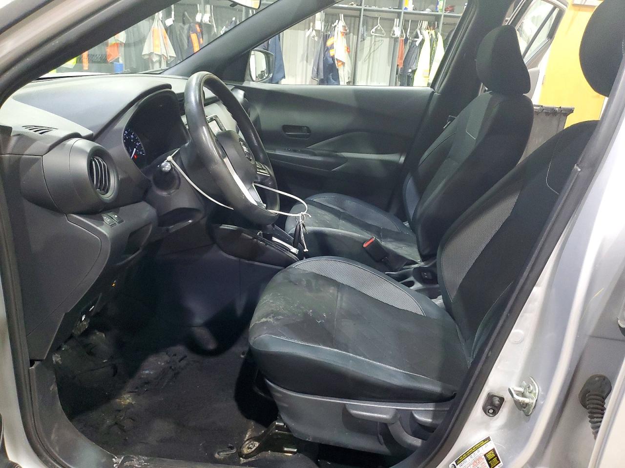 2019 NISSAN KICKS S photo 7