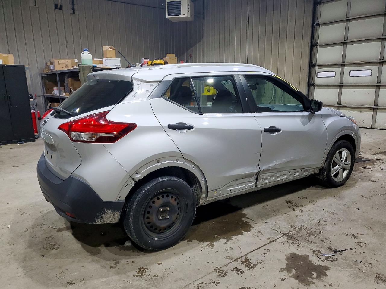 2019 NISSAN KICKS S photo 3