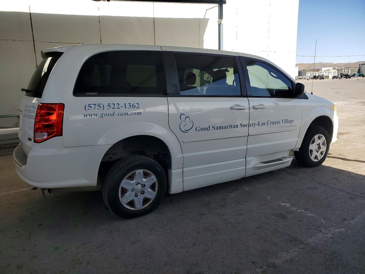 2013 DODGE GRAND CARAVAN SE photo 3