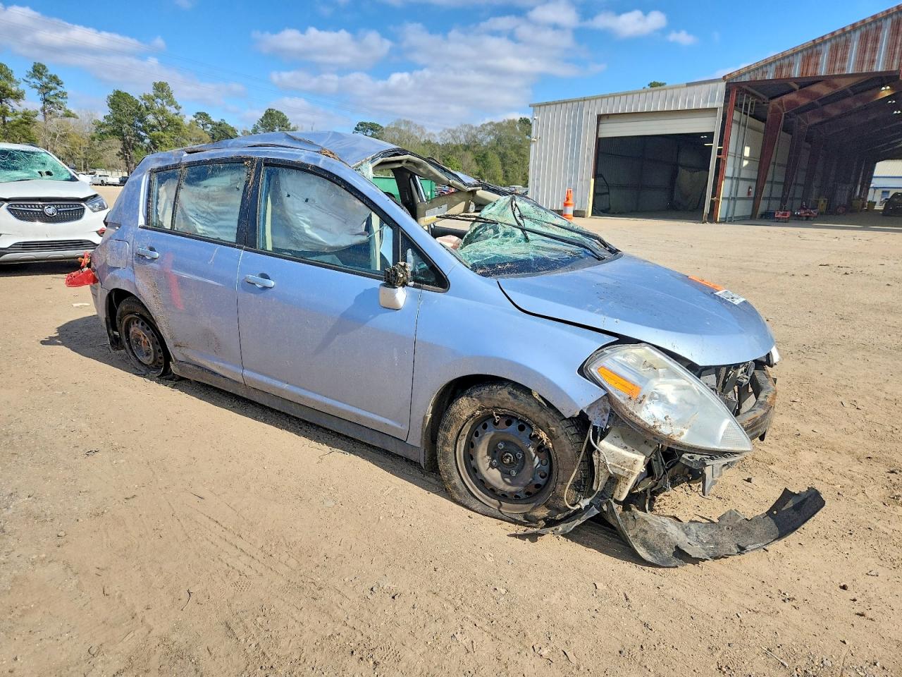 2011 NISSAN VERSA S photo 4
