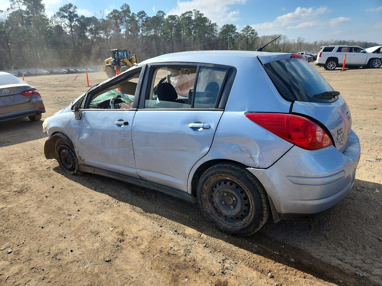 2011 NISSAN VERSA S photo 2
