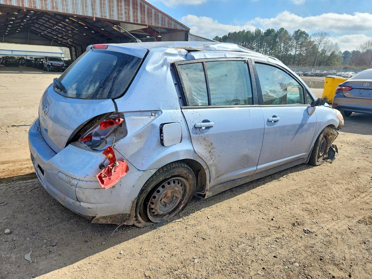 2011 NISSAN VERSA S photo 3