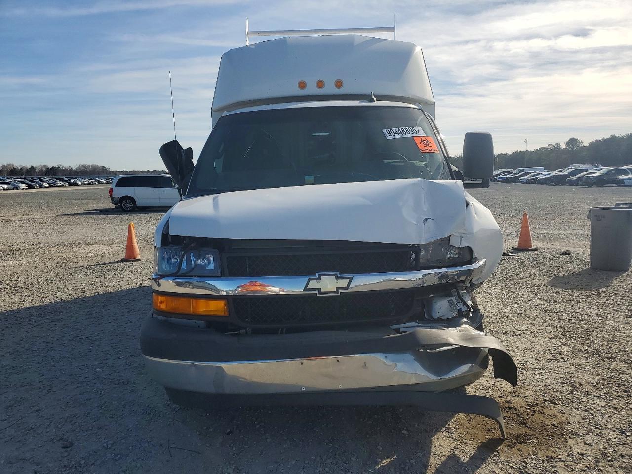 2019 CHEVROLET EXPRESS G3500 photo 5