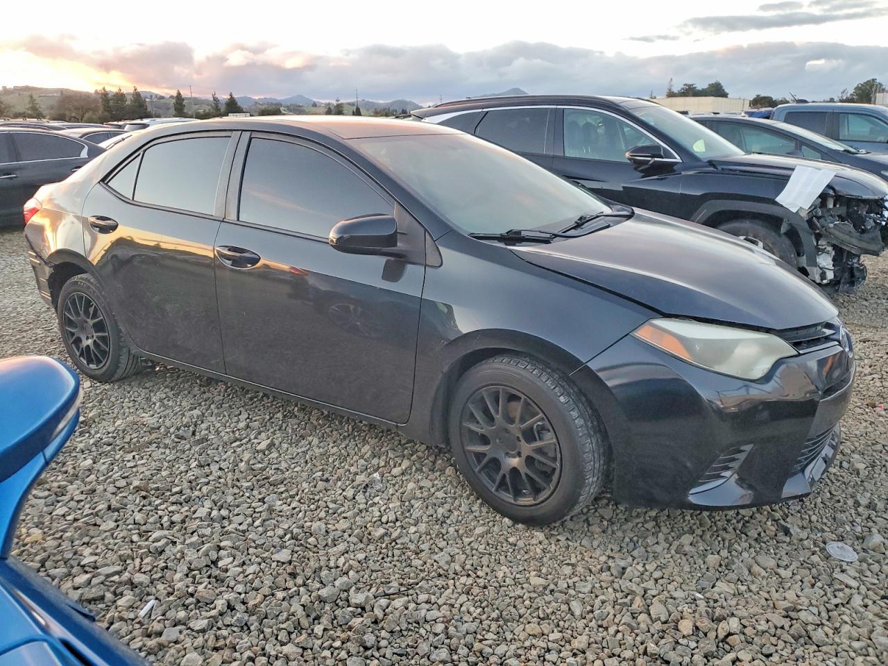 2015 TOYOTA COROLLA L photo 4